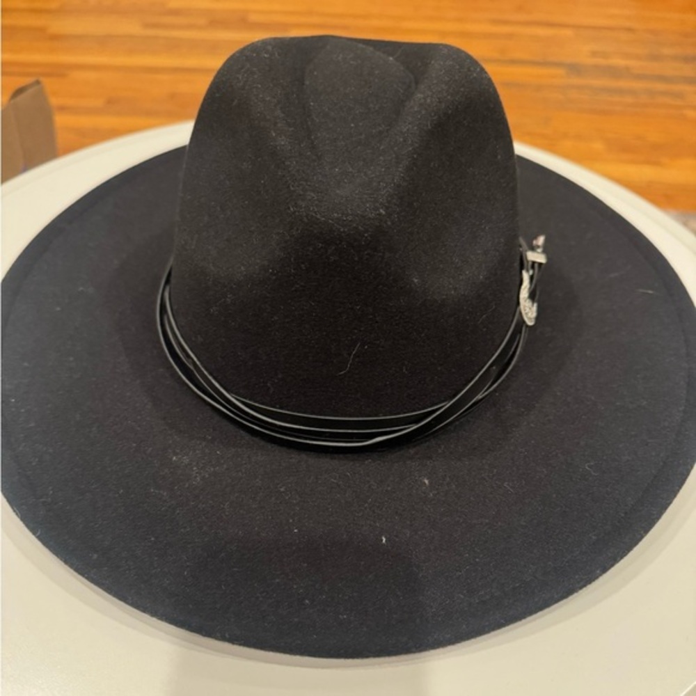 Black cowboy Hat with buckle- get festival ready🎶cute comfy & oh so cool😎zoom in